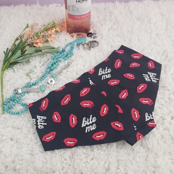 VS Sexy Black NO SHOW Lip Print HIPSTER SMALL NWT - Picture 3 of 4